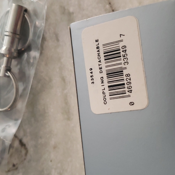 Victorinox Simple Coupling Locking Key Chain. New in box. - Picture 3 of 3